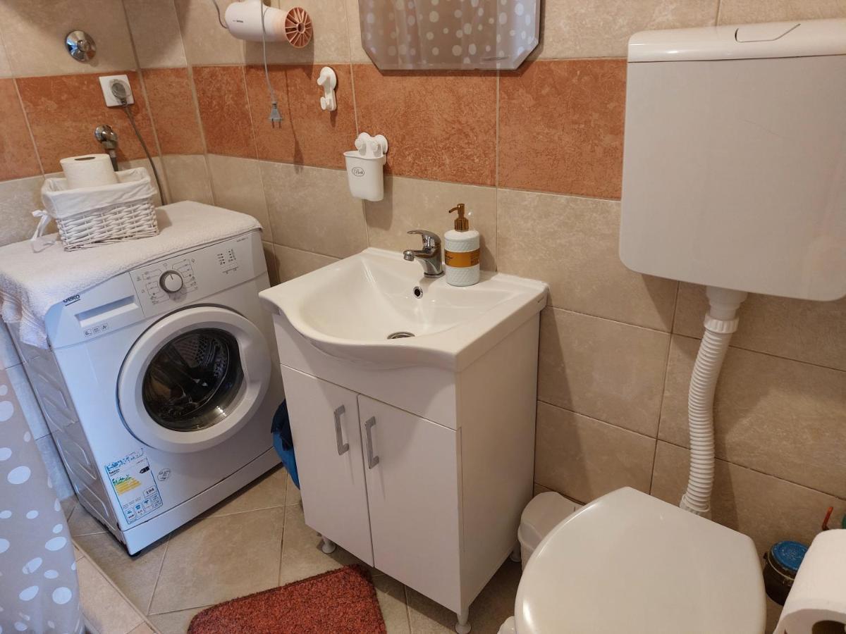 Ljubovic Apartman ポドゴリツァ エクステリア 写真