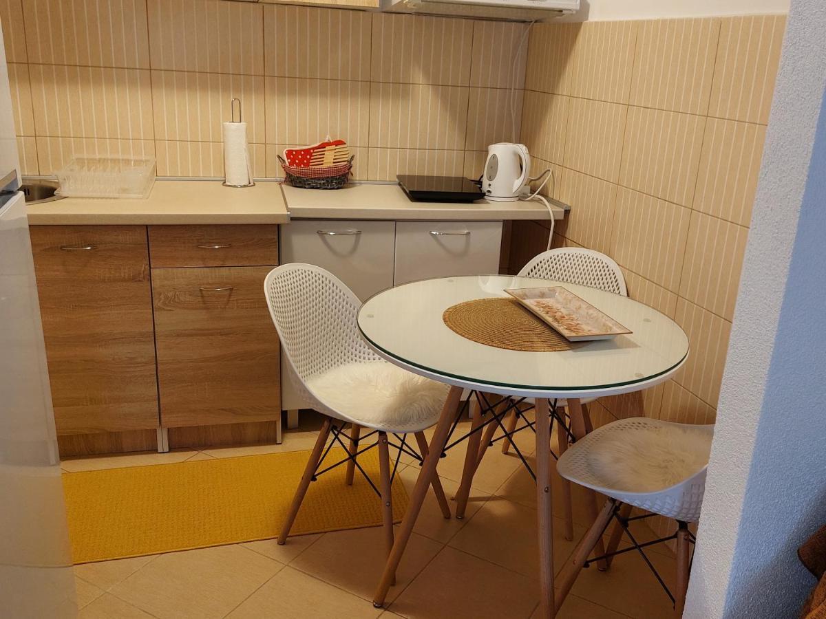 Ljubovic Apartman ポドゴリツァ エクステリア 写真